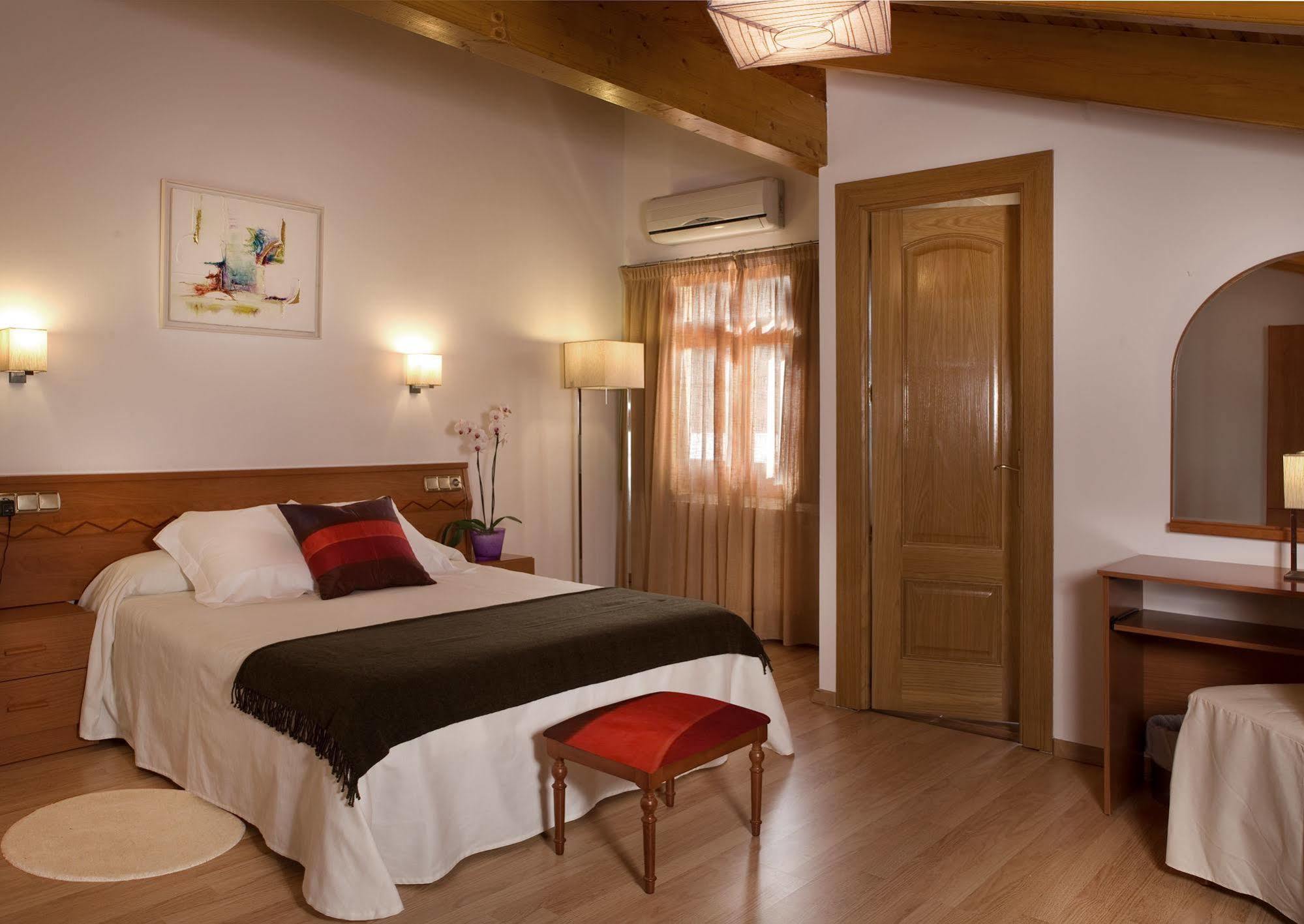Hotel Porta D'Alella Ngoại thất bức ảnh